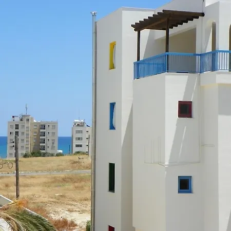 Sea N View 4* לרנקה