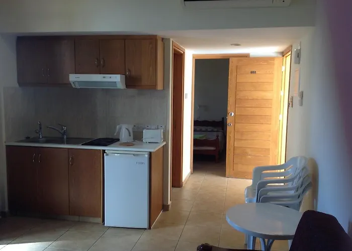 Sea N View Apartahotel Lárnaca