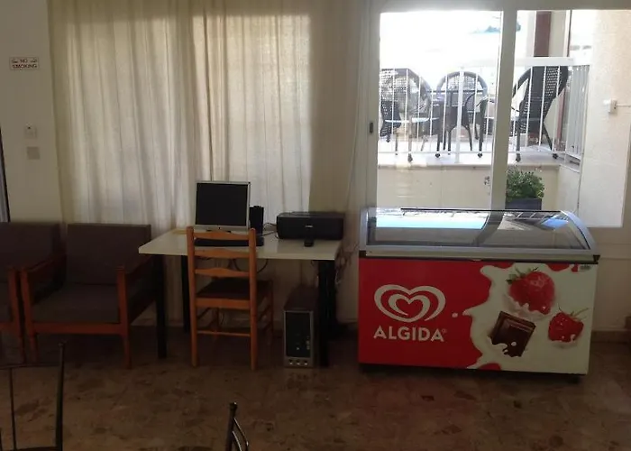 Aparthotel Sea N View Larnaca